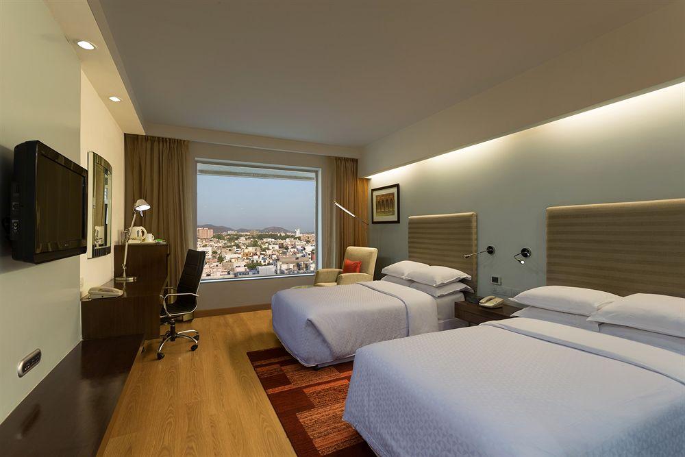 โฟร์ พอยต์ บาย เชอราตัน ชัยปุระ ซิตี้สแควร์ Hotel ภายนอก รูปภาพ