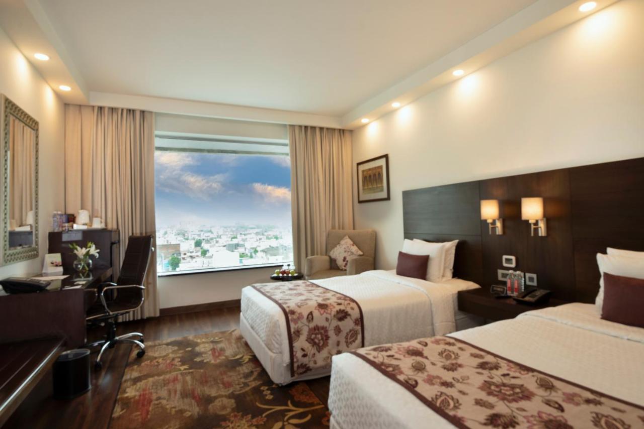 โฟร์ พอยต์ บาย เชอราตัน ชัยปุระ ซิตี้สแควร์ Hotel ภายนอก รูปภาพ